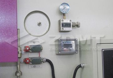 上滑塊行程電動調(diào)節(jié)，數(shù)字顯示.jpg