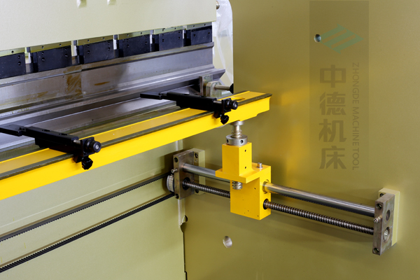 ZDP-10032高精度x軸結(jié)構(gòu)，采用滾珠絲桿，精度高無游隙，淬火高強度擋指，并有倒三角鎖卡裝置不掉落.jpg