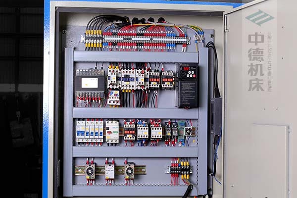 ZDS-2032采用正品電氣元件，裝有變頻驅(qū)動，控制精確，穩(wěn)定耐用壽命長.jpg
