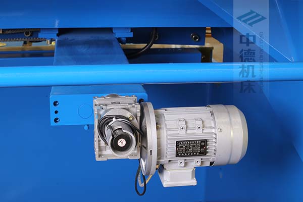 ZDS-2032后擋料AC電機與減速器一體，故障少，速度快.jpg